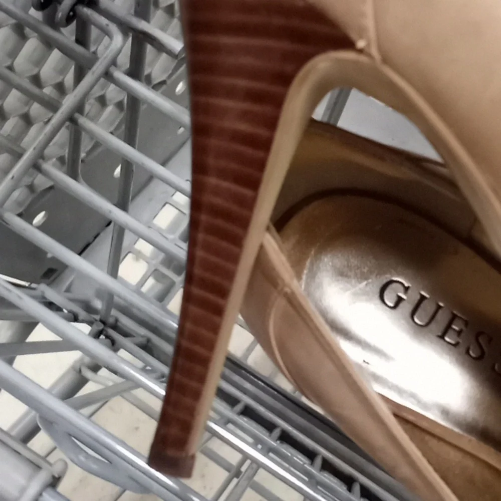 Guess Shoes Size 10